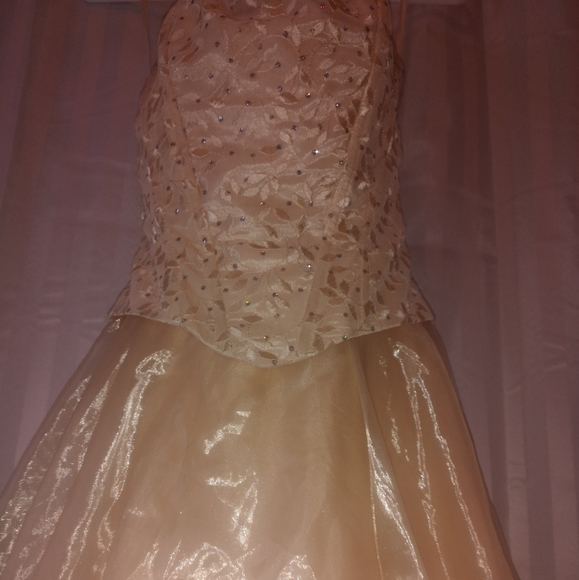 Formal dress - Picture 2 of 7